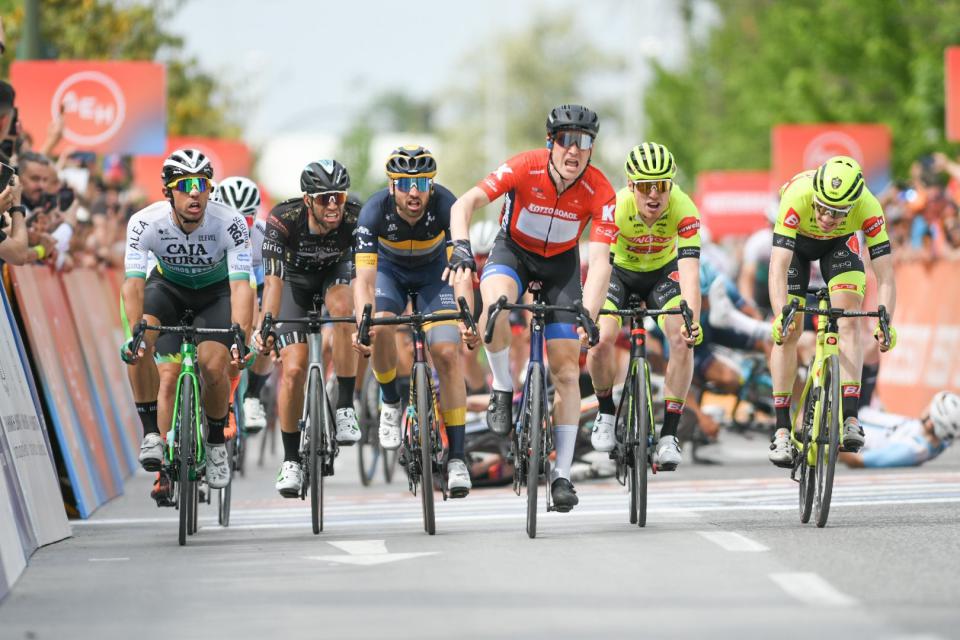 Finishphoto of Nils Lau Nyborg Broge winning International Tour of Hellas Stage 4.